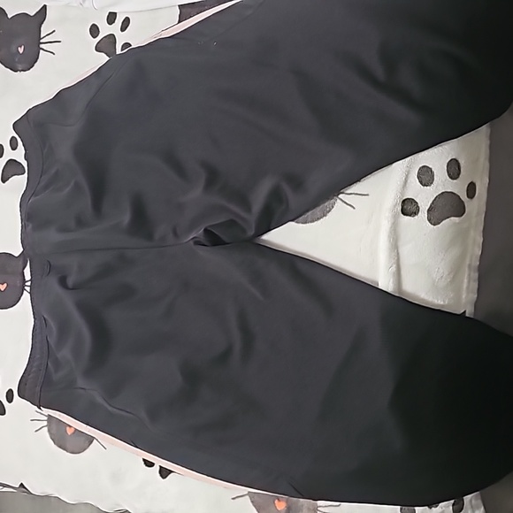 Gently used comfortable pants - Picture 2 of 10